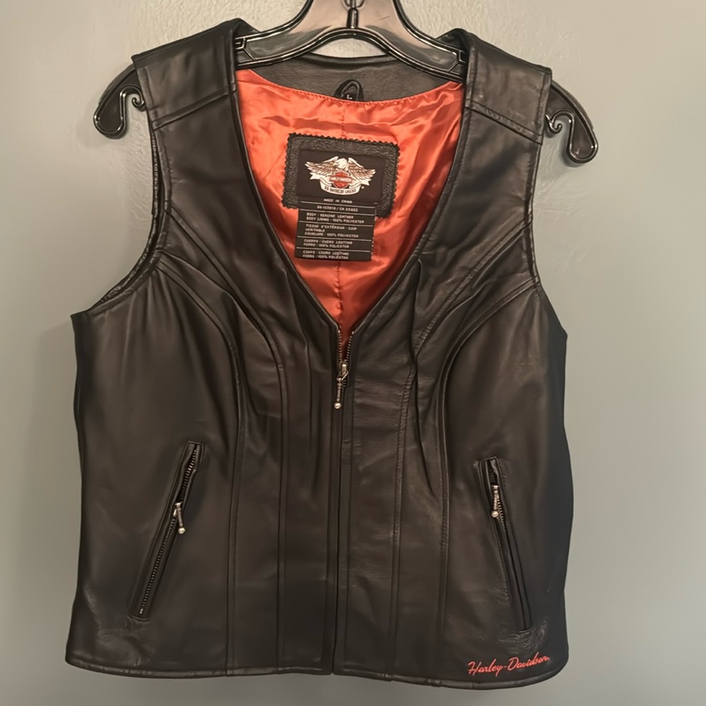 Harley Davidson women’s classic wing black leather vest. Excellent condition.